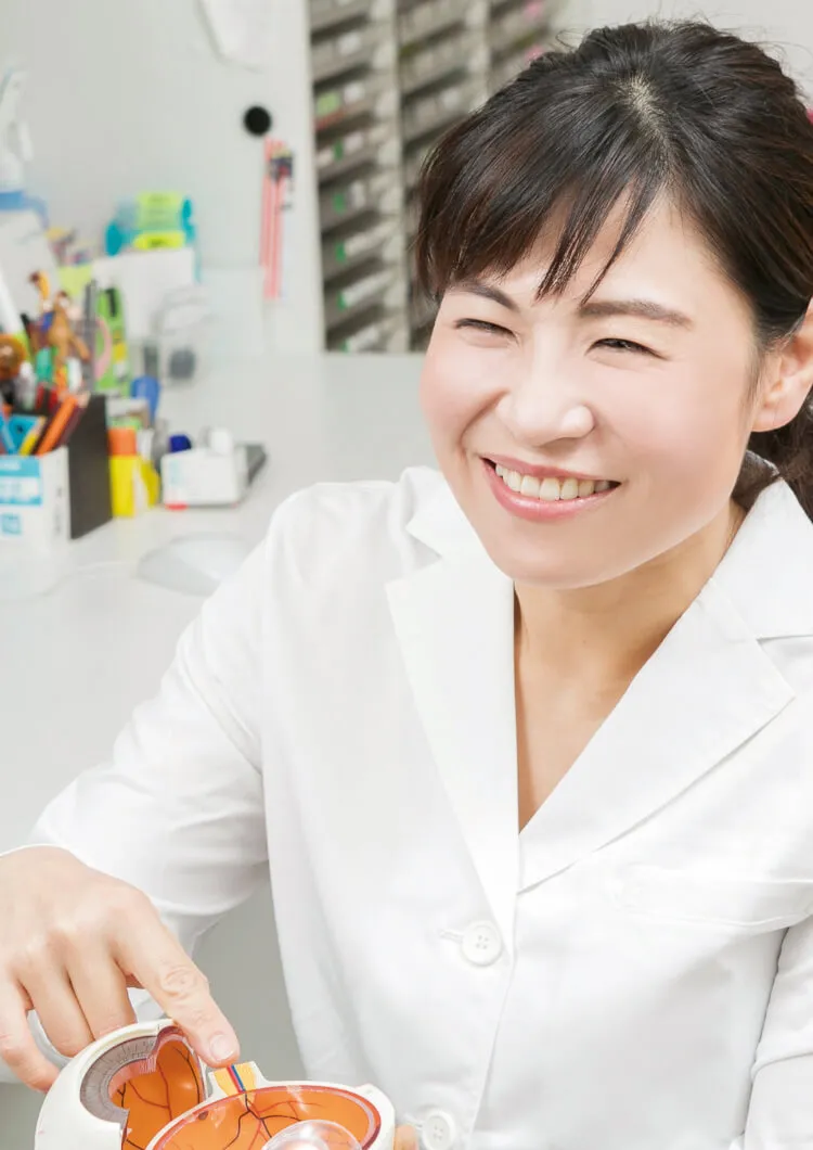 目と体の両方をケアします 患者様への伝え方、導入器械すべてを選択する基準は「自分が受けたい治療」です Kamiyashiro Eye Clinic