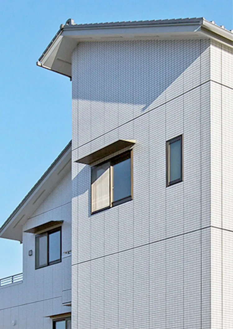 目と体の両方をケアします 患者様への伝え方、導入器械すべてを選択する基準は「自分が受けたい治療」です Kamiyashiro Eye Clinic